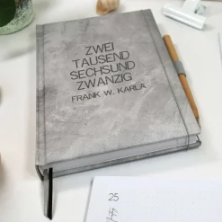 Hot Wochenkalender & Terminplaner 2026 A5 Wochenübersicht / Tagesübersicht / Tagebuch personalisiert hellgrau Geschenke