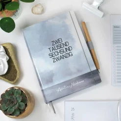 Online Wochenkalender & Terminplaner 2025 A6 Hardcover Wochenübersicht | personalisiert | hellgrau grau Horizont Meer Geschenke