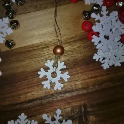 Bastelzubehör|dbUniques X-MAS Bastel-Deko-Sets 28 Teile Weihnachtskugeln Schneeflocken Schellen Perlen rot blau braun