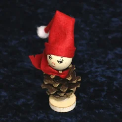 Weihnachtsdeko|Iras Kreativ Welt Zapfenwichtel mit weißem oder rotem Schal und weißer oder roter langer Mütze