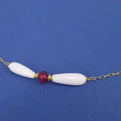 Brautschmuck|Evas Kaleidoskop Zarte Kette mit Rubin und weißem Chalcedon