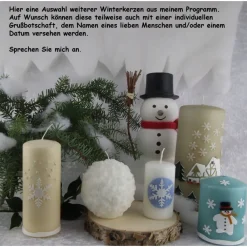 Zauberhaftes Lichtspiel für die Wintermonate: Winterkerze mit Eiskristall / Schneeflocke auf blauem Himmel Kerzen & Beleuchtung