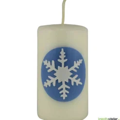 Zauberhaftes Lichtspiel für die Wintermonate: Winterkerze mit Eiskristall / Schneeflocke auf blauem Himmel Kerzen & Beleuchtung