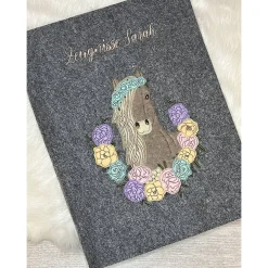 Zeugnis, Zeugnismappe, Zeugnishülle, Zeugnisse, gestickt, Pferd, Filz, Junge, Mädchen, personalisierbar, mit Namen, Kinder Einschulung